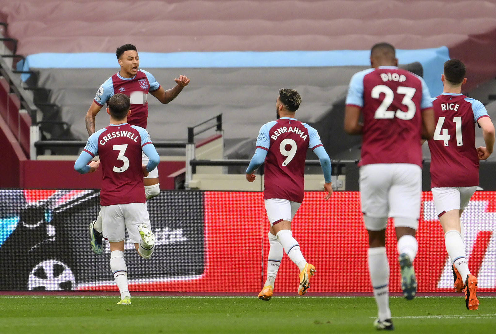 激烈的足球 激烈的足球